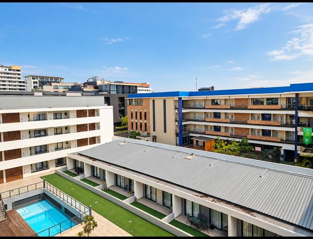 2 BEDROOM APARTMENT FOR SALE IN UMHLANGA RIDGE